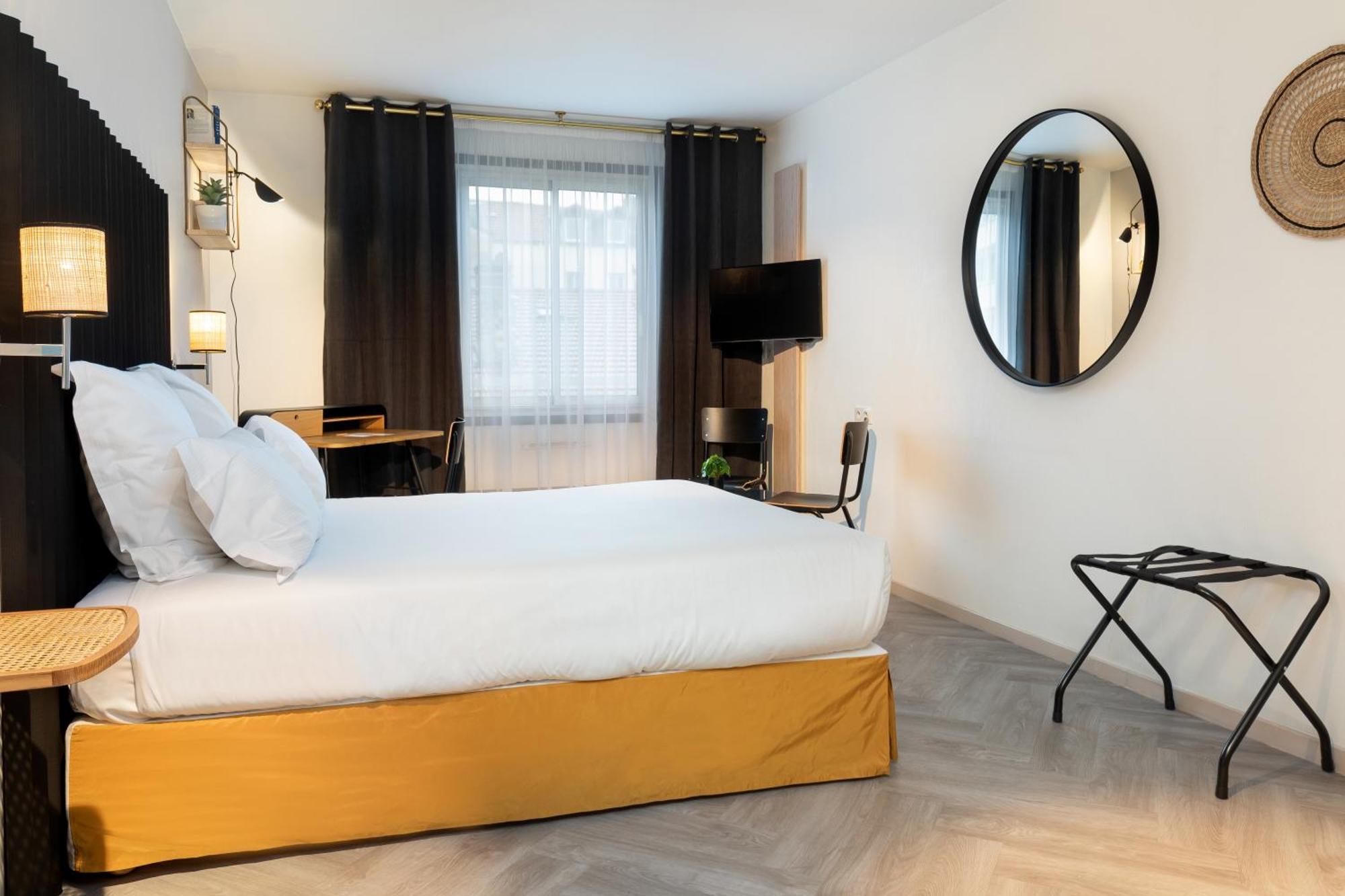 Hotel Chromatics & Restaurant Hill Club By Happyculture Lyon Room photo